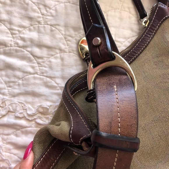 Dooney & Bourke Signature Heart Shoulder Bag - Picture 4 of 8